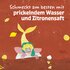 Illustration mit Figur und Text „Schmeckt am besten mit prickelndem Wasser und Zitronensaft“