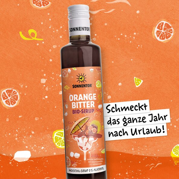 Illustration einer Orange Bitter Sirup Flasche von SONNENTOR und dem Text: "Schmeckt das ganze Jahr nach Urlaub" auf orangem Hintergrund.